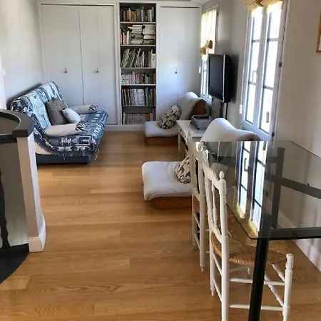 Une Des Rares Villas De L'ile De Re En Front De Mer *