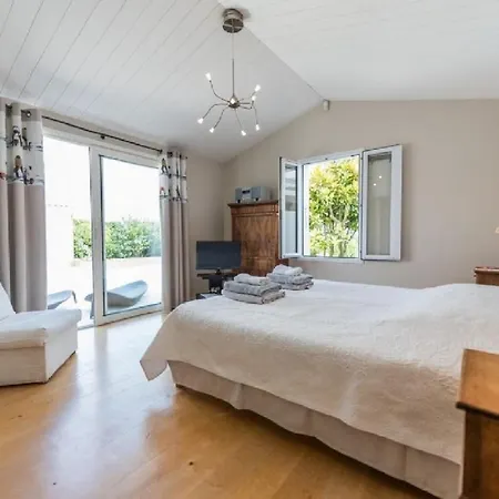 別荘 Une Des Rares Villas De L'ile De Re En Front De Mer *