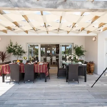 Une Des Rares Villas De L'ile De Re En Front De Mer サント・マリー・ド・レ