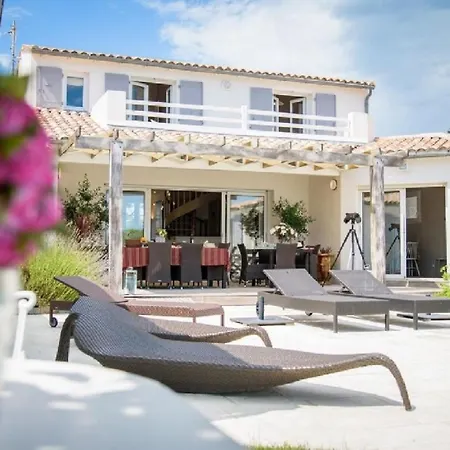 Une Des Rares Villas De L'ile De Re En Front De Mer サント・マリー・ド・レ