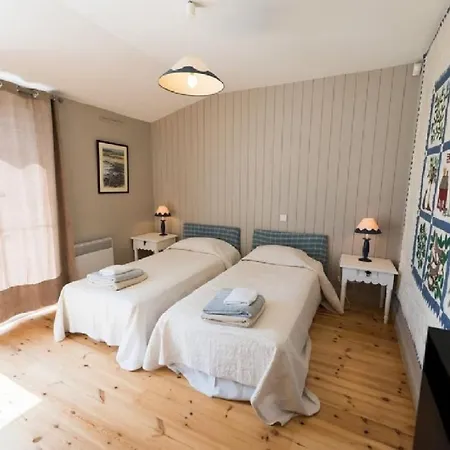 Une Des Rares Villas De L'ile De Re En Front De Mer サント・マリー・ド・レ