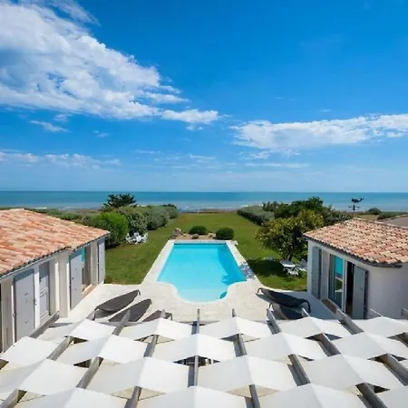 Une Des Rares Villas De L'ile De Re En Front De Mer *